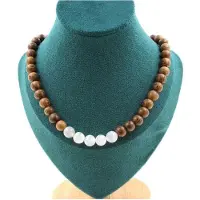 Bijoux Steine und Mineralien. Selenit Perlenkette aus Marokko + Holz 8 mm. Kette aus Stahl, Halskette für Frauen, Männer. Größe anpassbar.