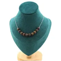Bijoux Steine und Mineralien. Halskette mit 10 Bronzit-Perlen 8 mm. Kette aus rostfreiem Stahl für Frauen und Männer. Anpassbare Größe.