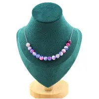 Bijoux Edelsteine und Mineralien. Kette mit 15 Drachenlinien-Achat-Perlen in Fuchsia und Blau, 8 mm, Edelstahlkette.