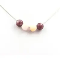 Bijoux Steine und Mineralien. Collier aus Lépidolith- und Opalrose-Perlen 8 mm mit Edelstahlkette.