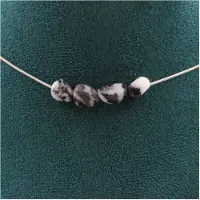 Bijoux Steine und Mineralien. Halskette mit 4 Perlen aus Brasilien-Jaspis Zebra. Edelstahlkette Halskette für Frauen, Männer. Personalisierte Größe.
