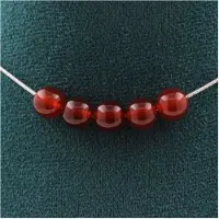 Bijoux Steine und Mineralien. Halskette mit 5 Perlen aus roter Achat 8 mm. Kette aus rostfreiem Stahl Halskette für Frauen, Männer. Anpassbare Größe.
