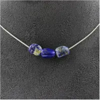 Bijoux Steine und Mineralien. Halskette mit 3 Perlen Lapis Lazuli aus Pakistan. Kette aus Edelstahl Halskette für Frauen, Männer. Personalisierte Größe.