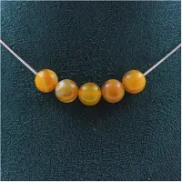 Bijoux Steine und Mineralien. Halskette mit 5 Perlen aus gelbem Sardonyx 8 mm Kette aus Edelstahl Halskette für Frauen, Männer. Anpassbare Größe.