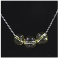 Bijoux Edelsteine und Mineralien. Halskette mit 3 Citrinperlen 8 mm Edelstahlkette.