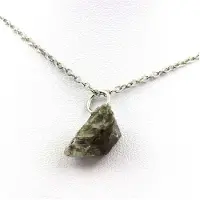 Bijoux Steine und Mineralien. Rohe Gipskette. 12,13 ct. Marcieu, Isère, Frankreich.