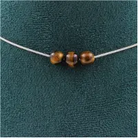 Bijoux Steine und Mineralien. Halskette mit 3 Perlen Tigerauge 6 mm. Edelstahlkette Halskette für Frauen, Männer. Anpassbare Größe.