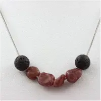 Bijoux Steine und Mineralien. Halskette mit brasilianischen Rubinperlen + Lava 8 mm. Edelstahlkette Halskette für Frauen, Männer. Anpassbare Größe.