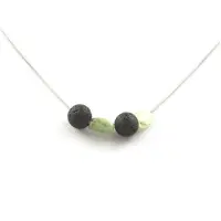 Bijoux Steine und Mineralien. Collier mit grüner Apatit aus Madagaskar + Lava-Perlen 8 mm Kette aus rostfreiem Stahl.