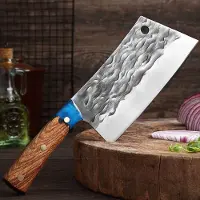 Muxel Hackmesser, Metzgermesser aus geschmiedetem Stahl. Das Kochmesser extra scharf, handlich und gut ausbalanciert. Der Unikate Farbholzgriff macht das Messer zu einem Schmuckstück in Ihrer Küche