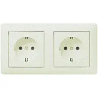 Gira SCHUKO-Steckd. 2f verdr. + Rahmen Standard 55 Cremeweiß 479301