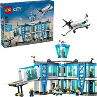 LEGO City Flughafen mit Flugzeug - Spielzeug Miniatur Modellbau mit Terminal, Flugzeug, Schlepperfahrzeug, Fluggastbrücke, 9 Minifiguren & Zubehör - Geburtstagsgeschenk für Jungen ab 8 Jahren - 60502