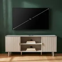 Idimex Lowboard ZELDA 150 cm, Kaschmir/Hellgrau - Modernes TV Lowboard mit Lamellenfront, Wohnzimmermöbel aus robustem MDF und Metallgestell, TV Schrank mit 2 Türen, offenes Mittelfach und Kabeldurchführung