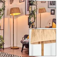 Hofstein Mila Stehlampe mit Holzfuß und Schirm aus Bast