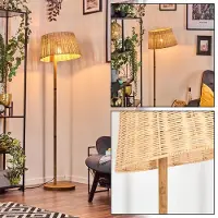 Hofstein Dello Stehlampe mit Holzfuß und Schirm aus Rattan