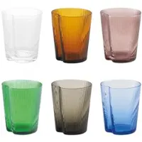 Zafferano Set mit 6 praktischen Trinkgläsern aus farbigem mundgeblasenem Glas, stapelbares Design mit vertikal gerillter Oberfläche, verschiedene Farben.