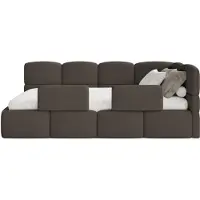 Selsey Cloudy – Jugendbett 90x200 cm, rechtsseitig, mit Bouclé-Bezug, Matratze und Rausfallschutz, Braun