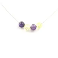Bijoux Steine und Mineralien. Halskette mit 4 Amethystperlen + gelber Achat 8 mm, Kette aus rostfreiem Stahl.
