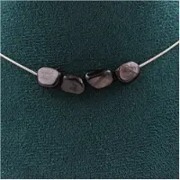 Bijoux Steine und Mineralien. Halskette mit 4 Hypersthen-Perlen aus Ägypten. Edelstahlkette Halskette für Frauen, Männer. Anpassbare Größe