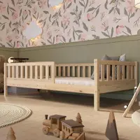 Crazy Pine Kinderbett 120x200 cm – Hohes Montessori Bodenbett aus Holz mit Rausfallschutz – Crazy Basic