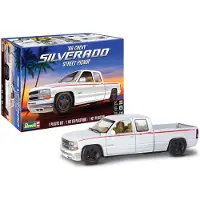 Revell 1999 Chevy Silverado Custom Pickup