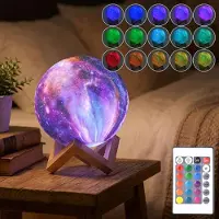 Casativo 3D Galaxy Mond Lampe 15cm mit 16 Farben – Dimmbare LED Mondlampe inklusive Fernbedienung und Holzständer - Akku Nachtlicht & Deko