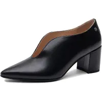 MACIEJKA Schwarze Naturleder Schuhe, spitze Zehenpartie, asymmetrischer Schnitt, Schlupfdesign, 6,5 cm Absatz
