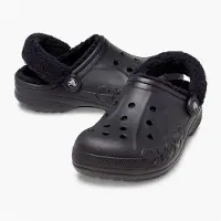 Crocs Baya gefütterte Fuzz Riemen Clogs Schwarz/Schwarz