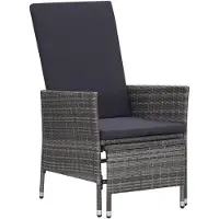 Markenlos Klappbarer Gartenstuhl aus grauem Poly-Rattan, 62x131x106 cm, verstellbare Rückenlehne und Fußstütze, Stahlrahmen für Terrasse, Balkon und Garten
