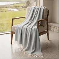 THE WHITE STONE Innenplaid - DER WEISSE STEIN - Wohnen - 130x170 cm - Hellgrau - 75% Baumwolle, 230 g/m²