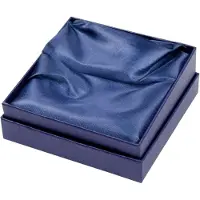 Markenlos Blaue Pappschachtel mit satinierter Innenauskleidung
