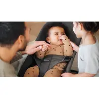 Markenlos BabyBjörn Babywippe Balance Soft in Dunkelgrau aus Gewebe und Jersey mit Tri-Fabric