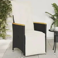 Markenlos Gartenstuhl aus schwarzem Polyrattan mit Kissen, verstellbarer Rückenlehne und Fußstütze