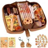 Markenlos 8-stöckiges Capybara Federmäppchen Set | Mit 50 Aufklebern, 2 Notizbüchern und 2 Schlüsselanhängern | XXL Schreiborganizer für Schule, Büro und Geschenke | Kawaii Kapibara Set