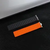 StarTech.com Silikonarmband für Smartwatch - Redmi Watch 4 - Magnetischer Verschluss - Weiches Sportarmband - Schwarz/Orange