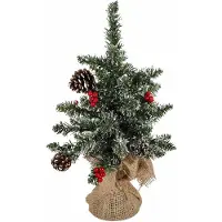 Black Box Trees Künstlicher Weihnachtsbaum, beleuchtet von 15 LEDs warmweiß, mit 5 Tannenzapfen, 5 Dolden mit je 5 künstlichen roten Beeren, verschneite Optik, Fuß im Sisalsack, Batteriebetrieb, IP 44