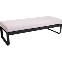 Fermob BELLEVIE 2-Sitzer-Polsterhocker mit Sitzfläche aus perforiertem Stahlblech