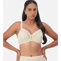 Triumph "Ladyform Soft" verkleinert die Brust optisch um eine Cup-Größe