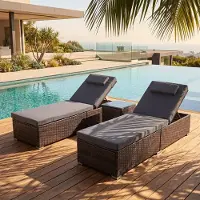 Oyajia Gartenliege gepolsterte Rattan Sonnenliege 2er-Set Polyrattan Sonnenliege, für Außen in Braun, wetterfest, UV-beständig, verstellbar, Glastisch