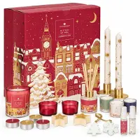 Spies Online Adventskalender mit Kerzen – 24 Überraschungen – Duftkerzen & Weihnachtsdeko – Rot Gold – Geschenk für Erwachsene
