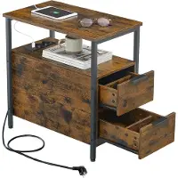 Vasagle Beistelltisch, Nachttisch mit Steckdosenleiste, 2 Schubladen, Sofatisch, Nachtschrank für Wohnzimmer, Schlafzimmer, vintagebraun-tintenschwarz LET325B01