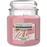 Yankee candle Duftkerze Mittleres Glas Festive Wonderland 340 g rot GFMa5edc5a86