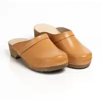 Bresco Damen Holzclogs aus braunem veganem Leder – Klassische Holzpantoletten mit Keilabsatz 41