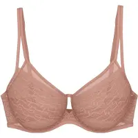 Triumph "Signature Sheer" verkleinert die Brust optisch um eine Cup-Größe, Spitze