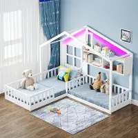 Ropilly Kinderbett 90x200cm Bodenbett aus Massivholz und MDF in Weiß, Hausbett mit Fenster und Regalen, LED-Lichtband, Sicherheitsgitter und Lattenrost